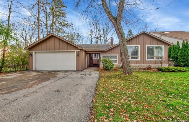 5481 SUNNYCREST Drive - 5481 Sunnycrest Drive, Oakland County, MI 48323