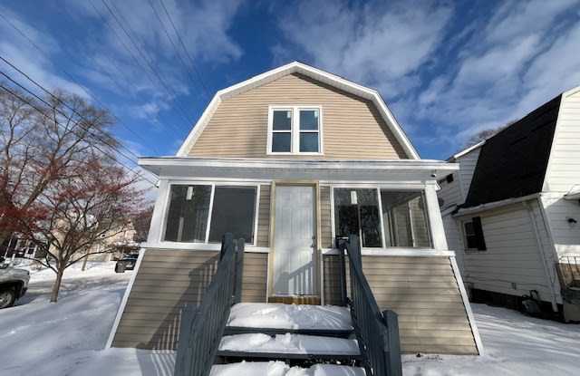 Photo of 934 West Garfield Avenue