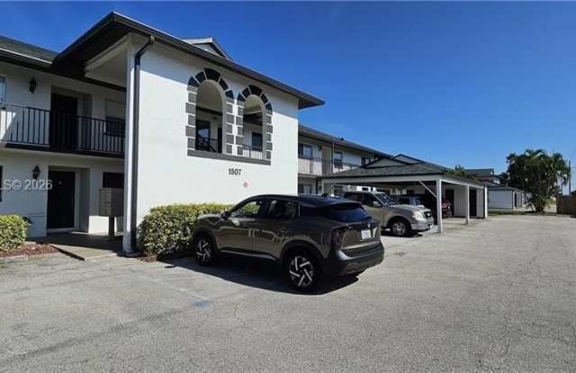 1507 CAPE CORAL PKWY W