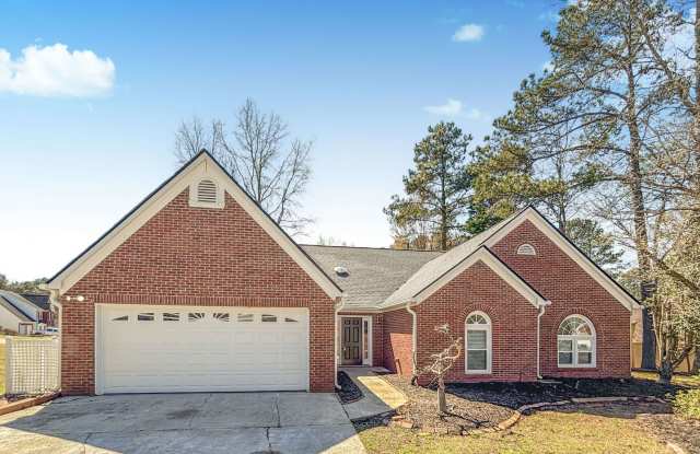 Spacious 5-Bedroom Home Near Lake Acworth!