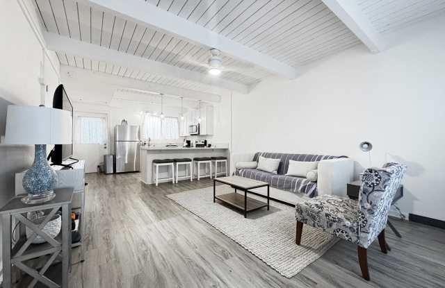 Furnished Waialae Townhouse near Kahala Mall with A/C