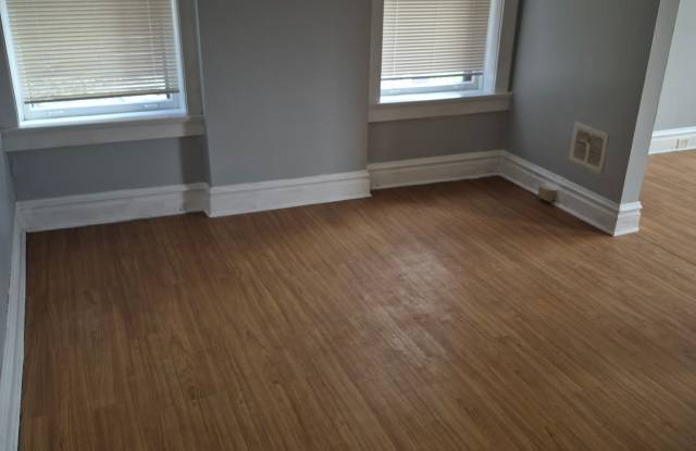 3231 Dakota Street - 1st floor