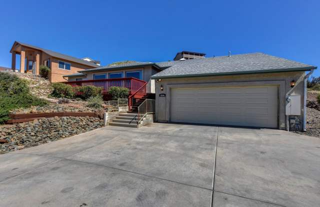 Large 3 bedroom 2 bathroom home in Prescott