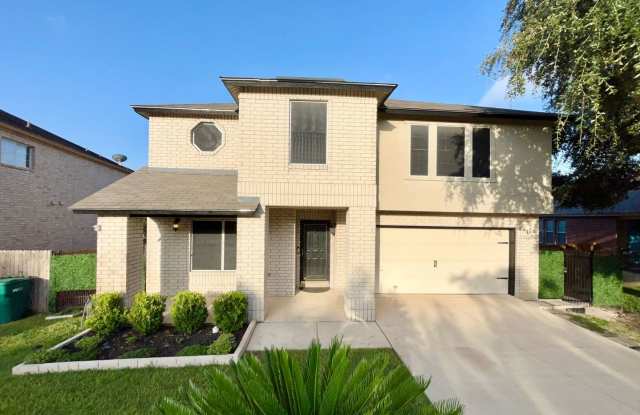 4 - Bedroom 2.5 - Bath 2 Storey Home, The Epitome of Modern Living Combined with Timeless Charm!
