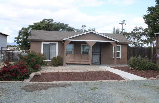 Photo of 1 Bedroom, 1 Bathroom House in Antioch with Washer/Dryer and Small Bonus Room!