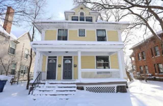 1222 Wealthy Street Southeast