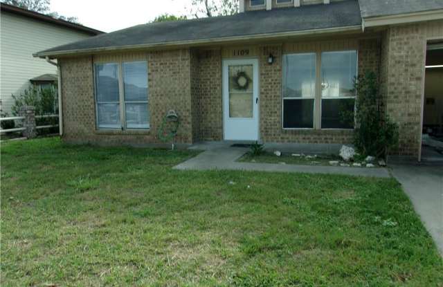 1109 Selkirk Dr - 1109 Selkirk Drive, Corpus Christi, TX 78418