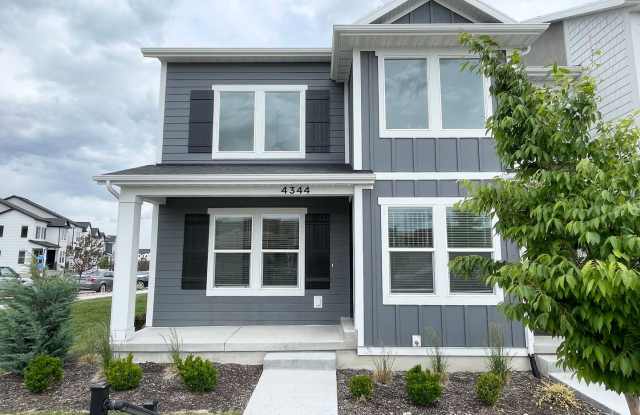 Awesome Corner Townhome at Mountain Ridge!