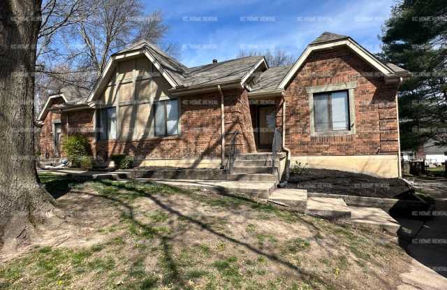 Nice 3 bed 2 bath Townhouse in Blue Springs! - 1119 Northeast 1st Street Terrace, Blue Springs, MO 64014