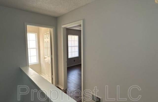 801 Barrington Woods Cv