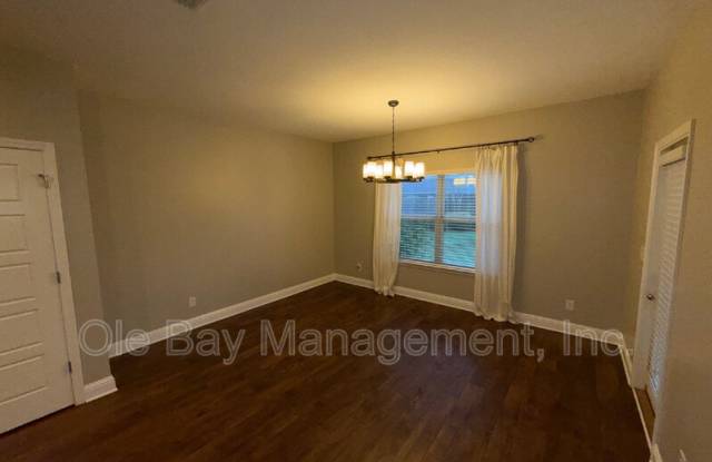 10013 Summer Woods Cir N