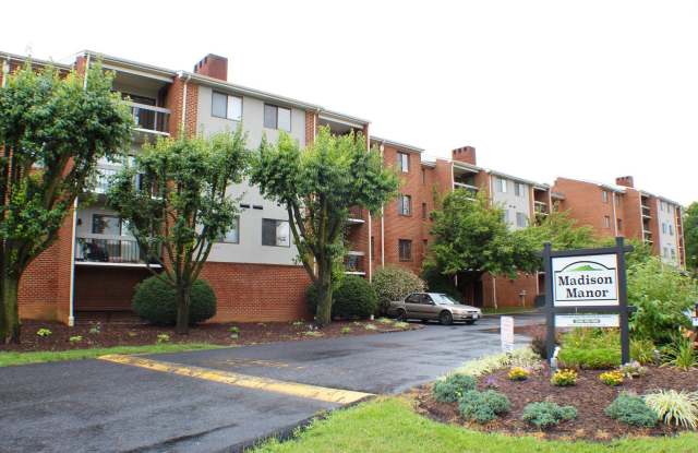 Stunning Fully Remodeled 3BR Condo at Madison Manor – Available This July!