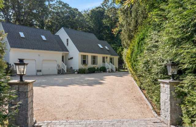 Photo of 2421 Noyac Road