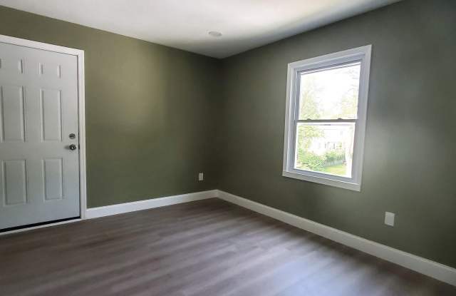 22 LYTLE Street unit: Apt 3