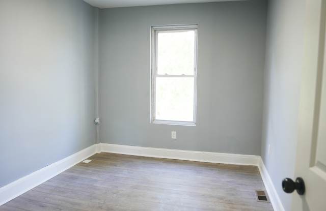 4904 Queensberry Ave