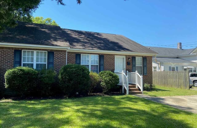 607 W Anderson Street - 607 West Anderson Street, Selma, NC 27576