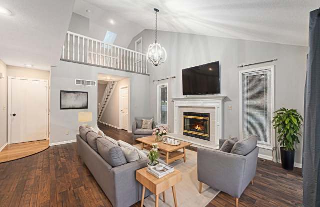 *MOVE IN SPECIAL* $250 Off First Full Month's Rent OR Free 55in TV! Northland 3BR/3BA Gem: Now Available