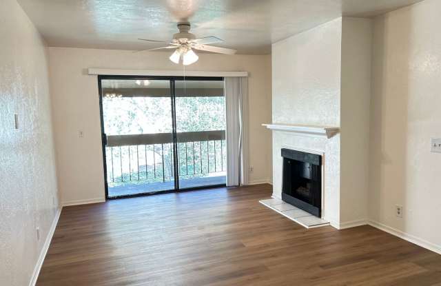 Charming Condo Near Monterey Coast