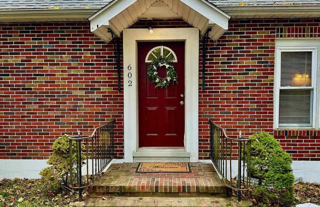 Photo of 602 E Maple St