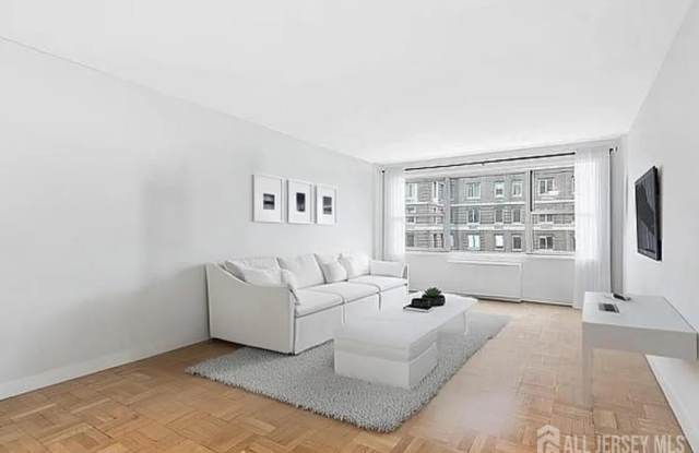 77 W 55th Street