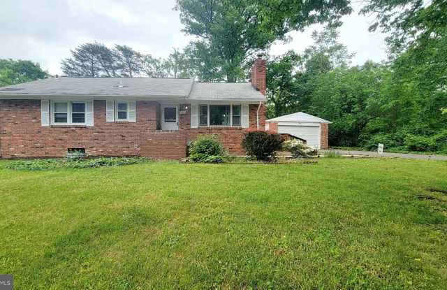 5901 BROOKLAND ROAD - 5901 Brookland Road, Rose Hill, VA 22310