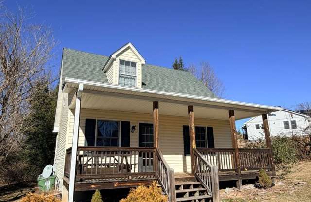 Photo of 2 Bedroom 2 Bath Cape Style House in East Asheville