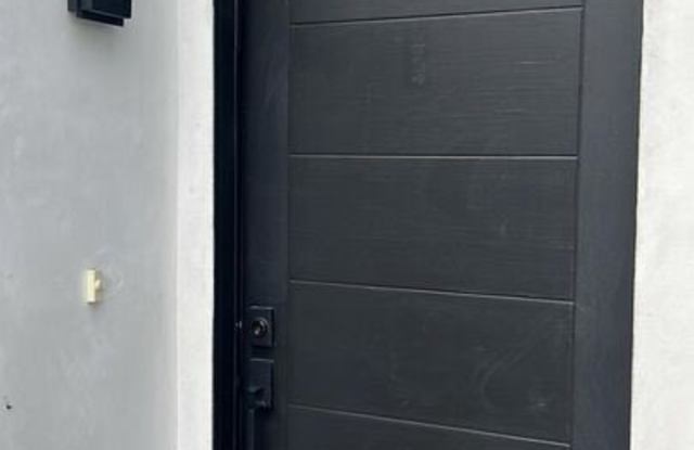 Photo of 853 N June St