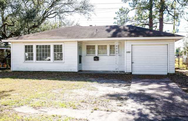 2203 Norwood Dr