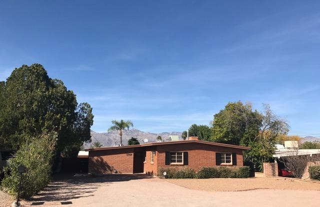 5559 E Rosewood Street - 5559 East Rosewood Street, Tucson, AZ 85711