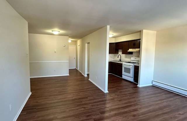 UPDATED 2 BED 1 BATH APARTMENT SECOND FLOOR