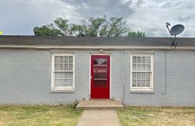 Handyman Special $0 First Month's Rent / “You fix, you SAVE BIG!!” Contact Mayshell for details: 806 704-3055 ext 2