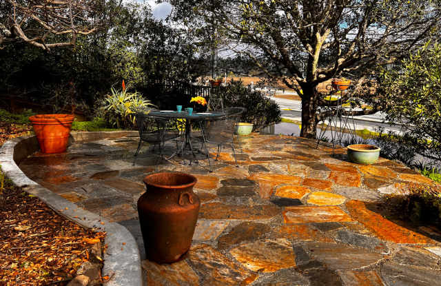 182 Almonte Boulevard