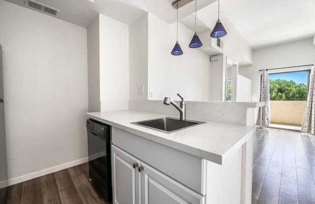 Central Las Vegas Condo Near Chinatown & The Strip