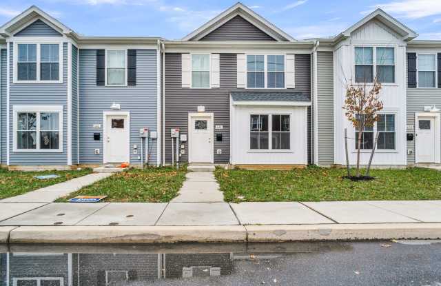 Photo of Beautiful 3 bedroom, 2.5 bath townhouse available!