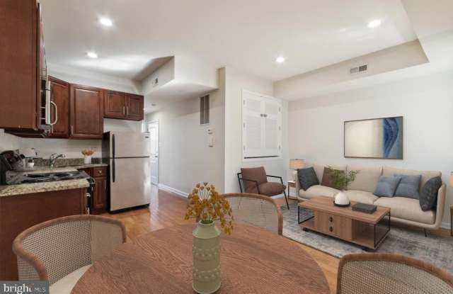 1518 W DIAMOND ST #C