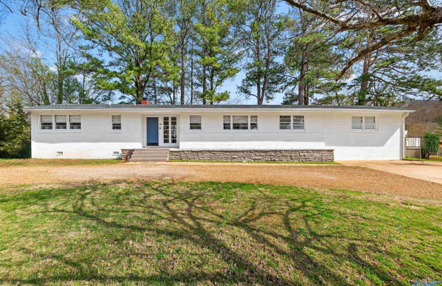 Photo of 8009 Whitesburg Drive