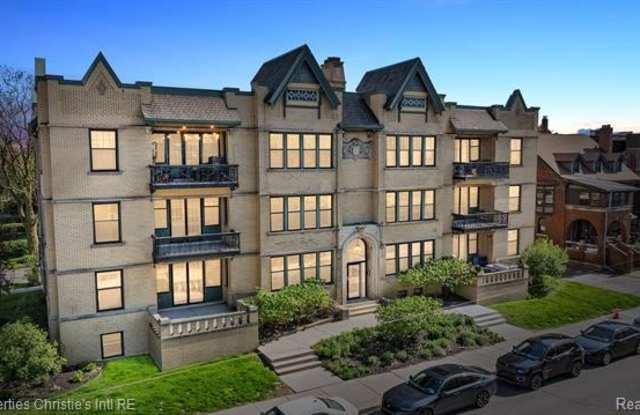 Photo of 615 W Hancock