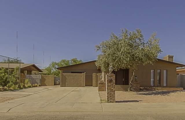 2844 W Marlette Ave