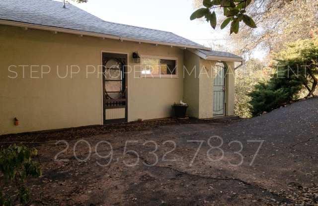 Photo of Outstanding 3 Bed 2 Bath near Downtown Sonora!