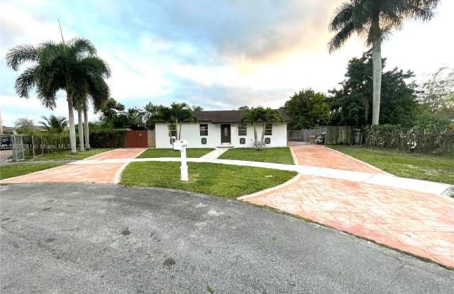 1666 SW 3rd Ct - 1666 Southwest 3rd Court, Homestead, FL 33030