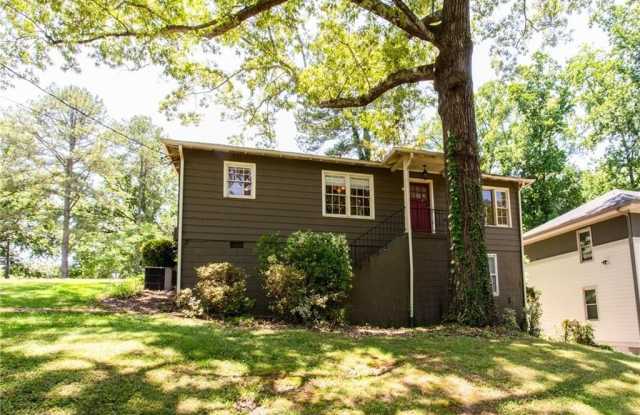 1752 Beacon Hill Boulevard NE