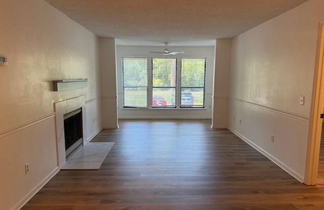 Updated First Floor Forest Cove Condo- Bike to the Beach!
