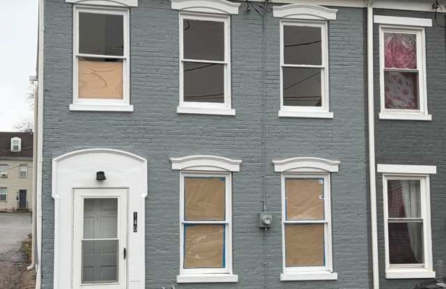 Photo of 3 Bedroom House, Parking, Yard-York City SD