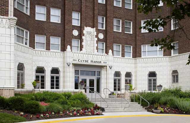 Clyde Manor