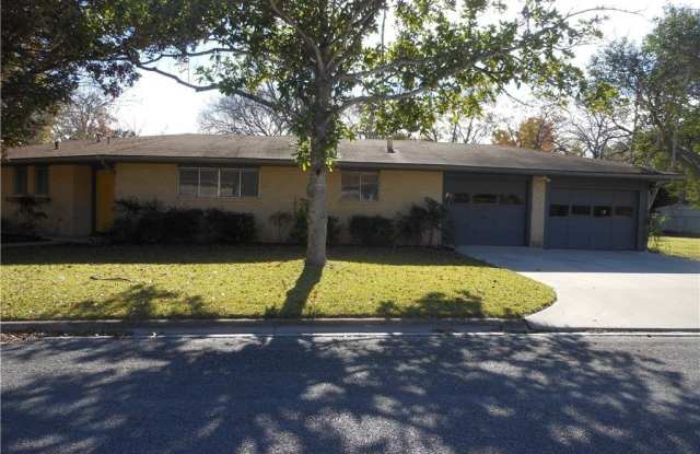 1441 Robin Lane