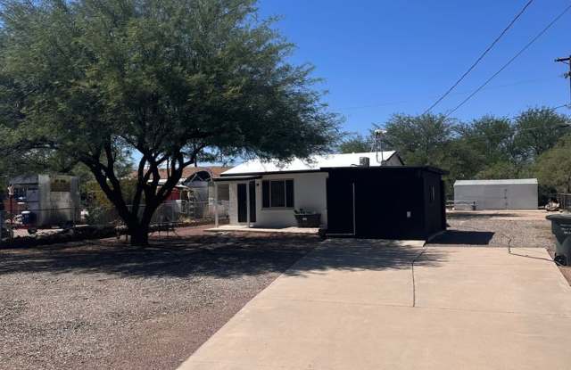 Photo of 1 Bedroom Home PLUS Detached Studio - LARGE FENCED IN YARD