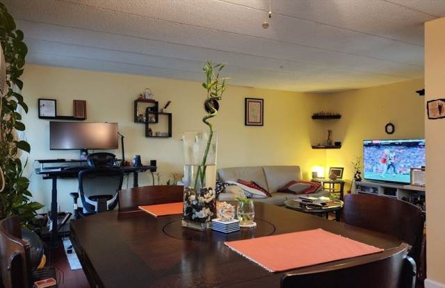 157 Franklin St unit: D1