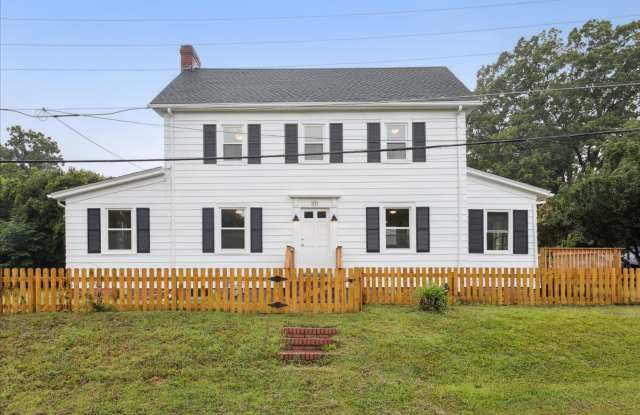 4BR Historic Yorktown Home | Updated Kitchen & Baths | Near Yorktown Beach