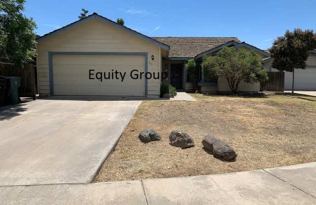 Cute SW Visalia home in a great school district coming Soon!