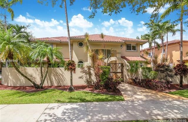 8355 NW 158th Ter - 8355 Northwest 158th Terrace, Miami Lakes, FL 33016